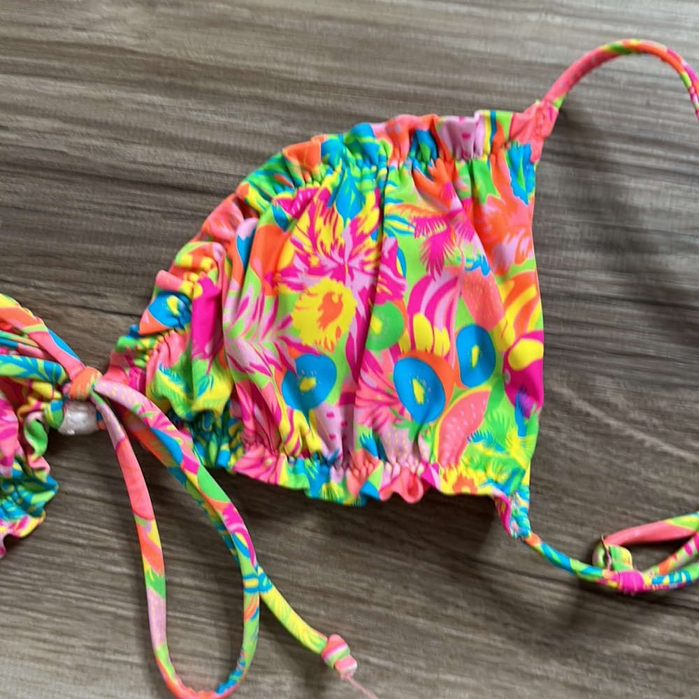 White Fox Boutique swim top - Picture 2 of 3